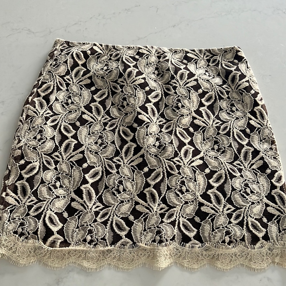 Lace skirt